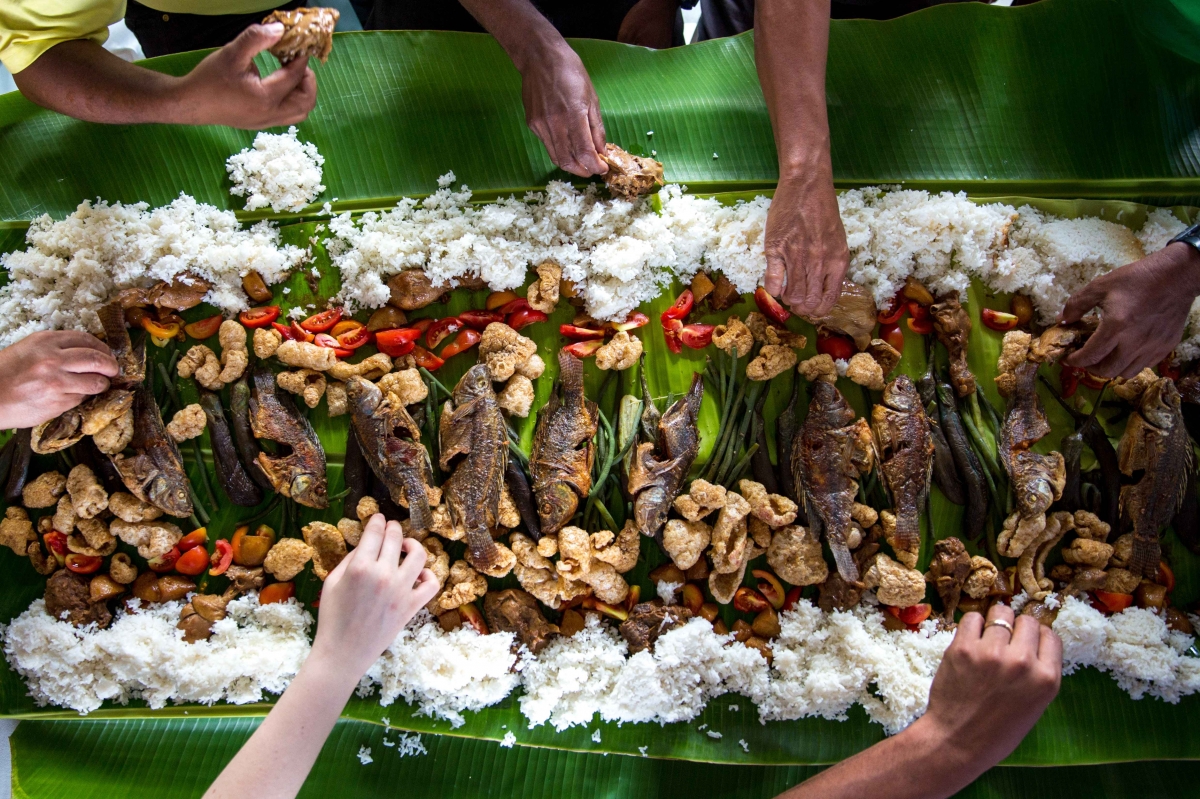 Botram Botram, Tradisi Makan Orang Sunda yang Bikin Nagih Halaman 1 ...