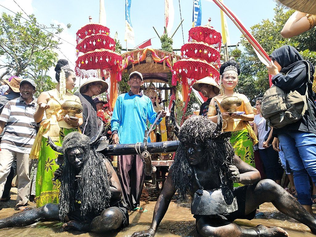 Ritual Adat Dalam Pelukan Pariwisata Di Era Pascareformasi Halaman 1 ...