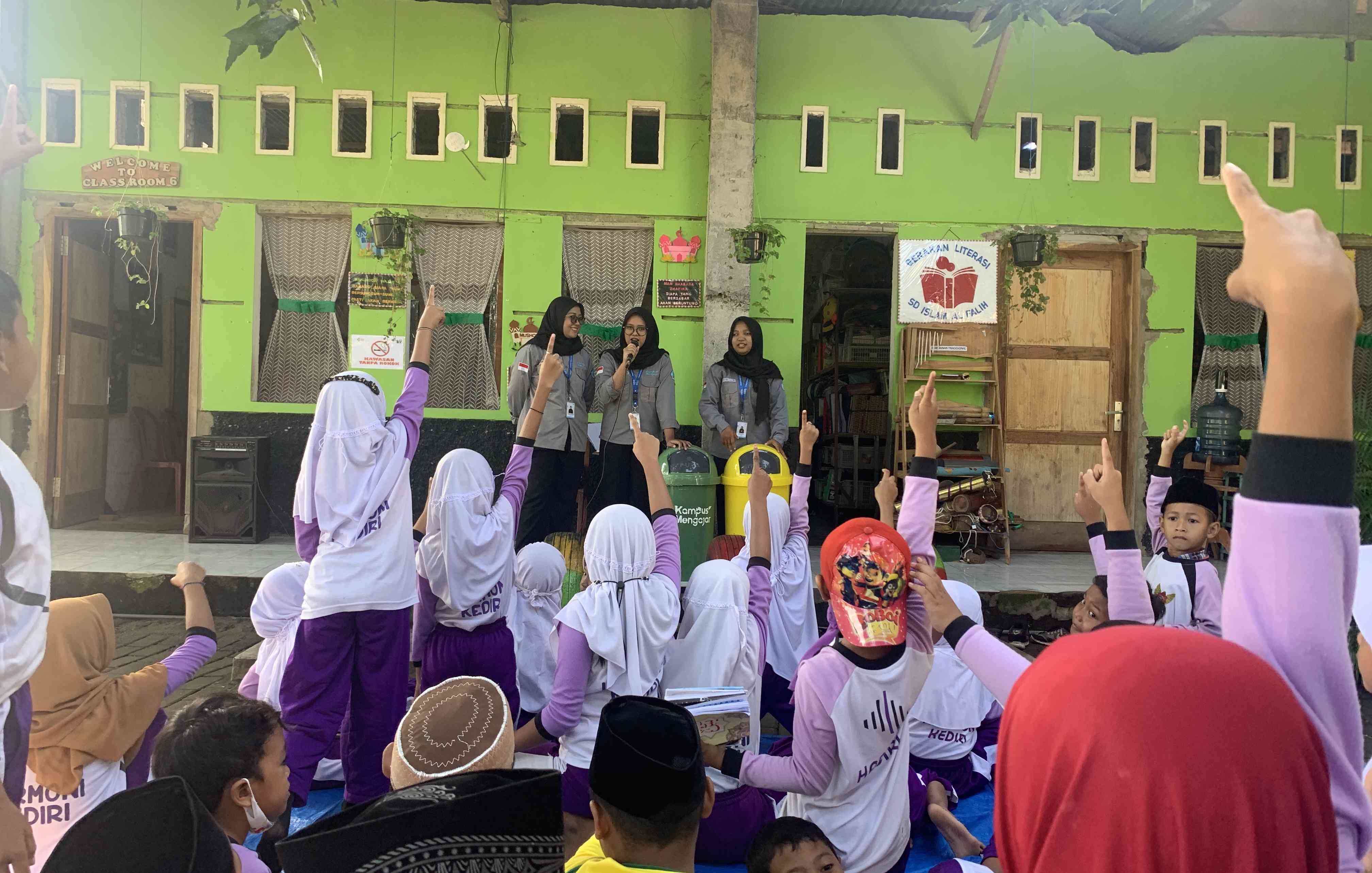 Sosialisasi "Buanglah Sampah Pada Tempatnya" Dan Edukasi Pemilahan ...