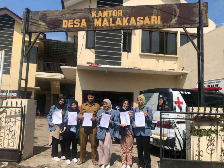 Acara pendidikan di Kantor Desa Malakasari