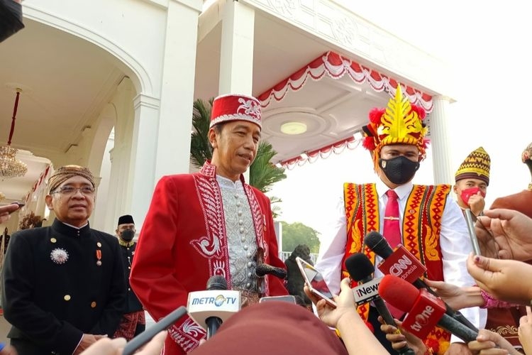 Jokowi, Baju Adat, Dan Pemerataan Pembangunan Halaman 1 - Kompasiana.com