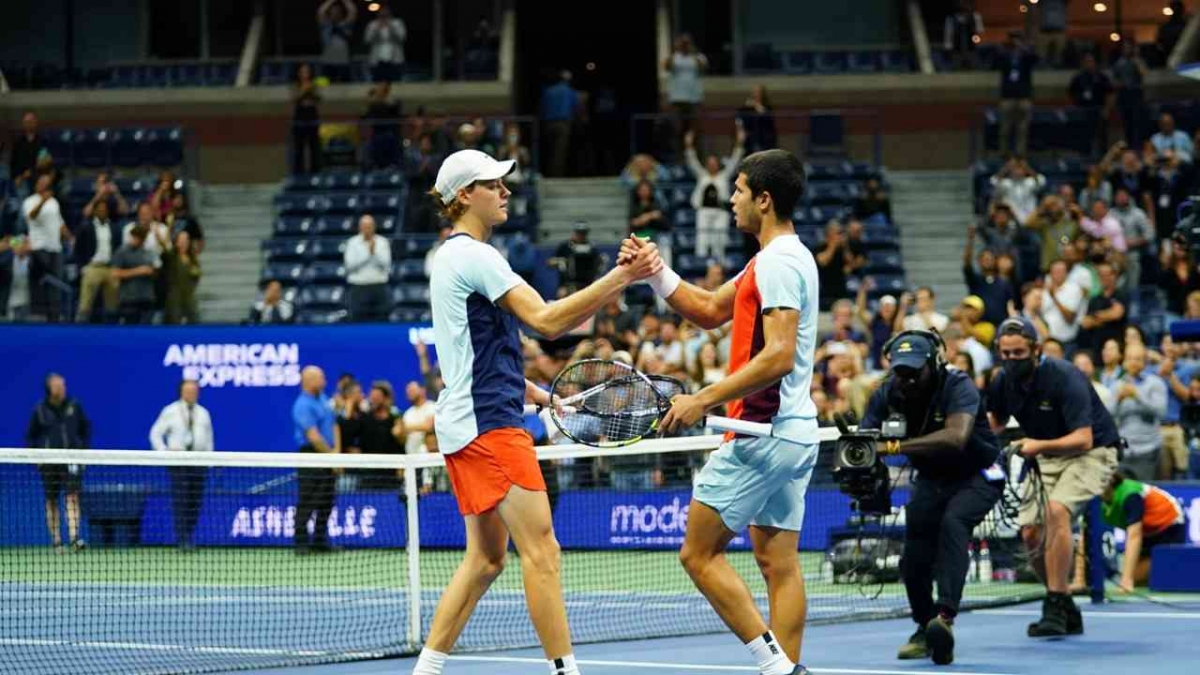 Duel Epik, Carlos Alcaraz Menang Dramatis atas Jannik Sinner Halaman 1