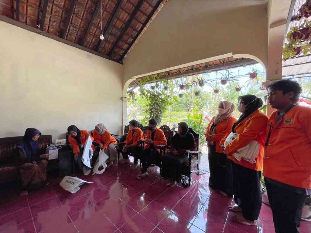 KKN UAD Edukasi Pengelolaan Sampah Rumah Tangga Di Ngentak Bantul ...