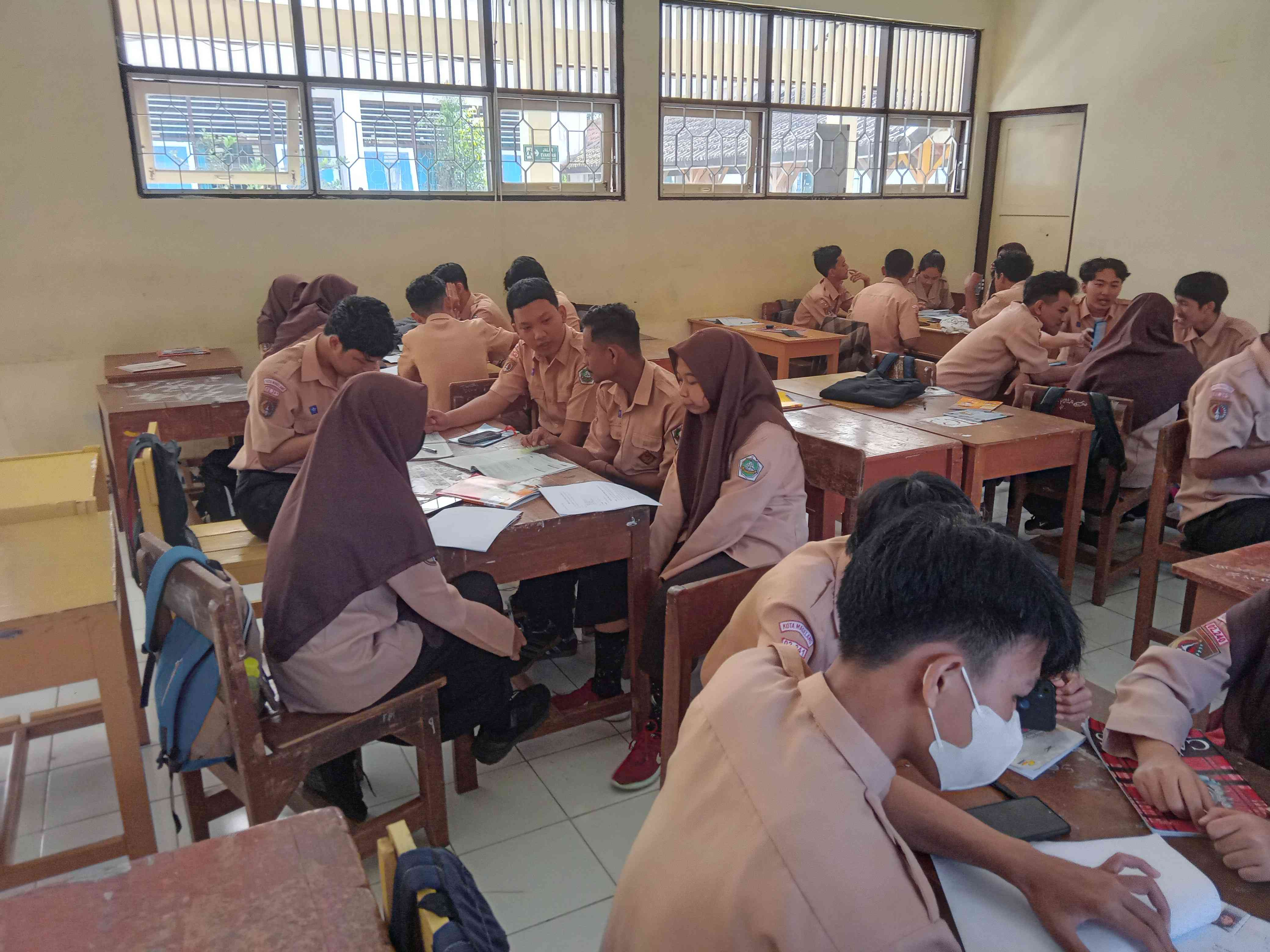 Gambar Diskusi Kelas