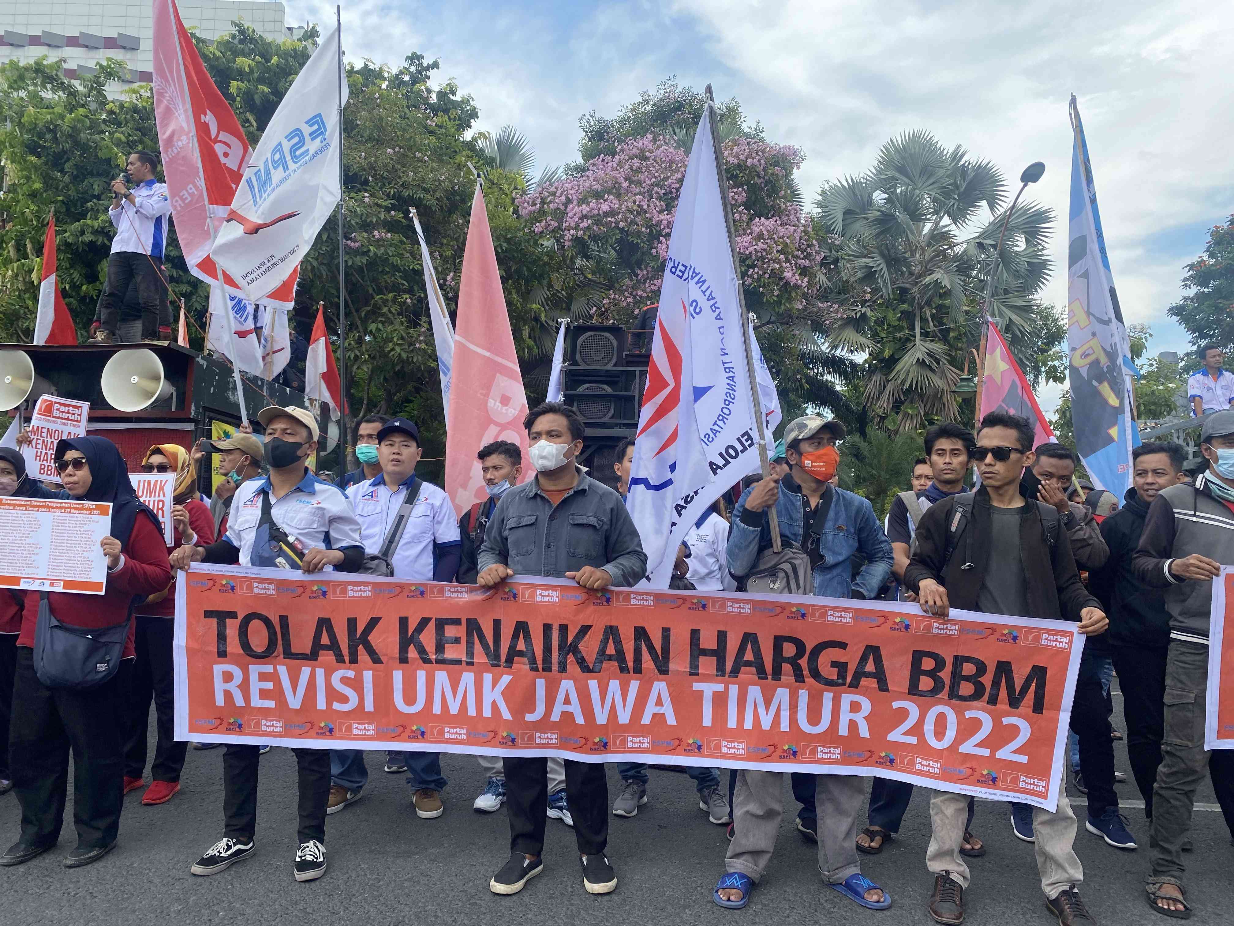 Buruh Demo Terus, Kapan Kerjanya? - Kompasiana.com