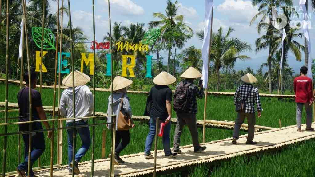 Tentu, ini adalah artikel tentang wisata alam petualangan dengan perkiraan 1600 kata dalam Bahasa Indonesia.