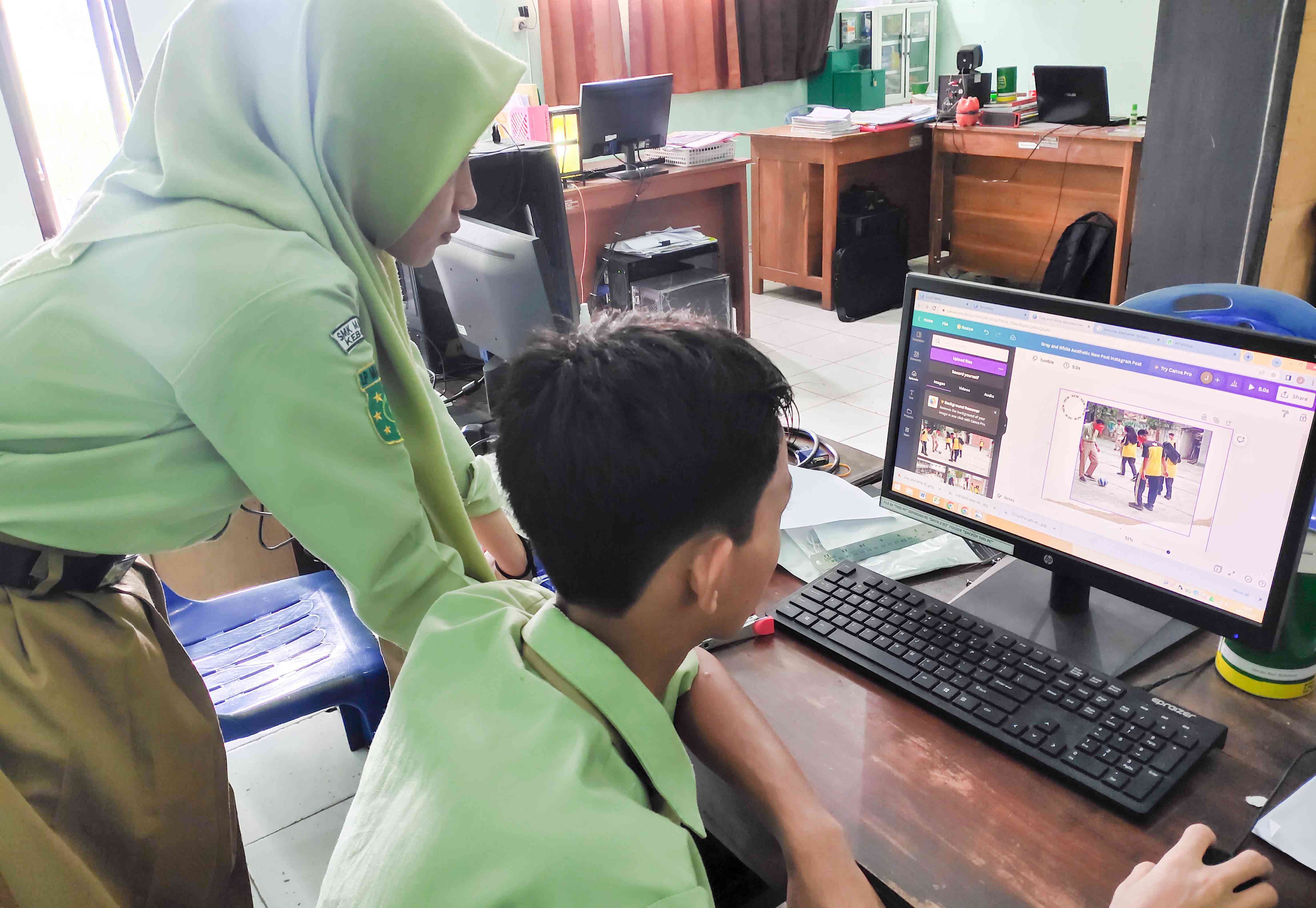 Pemanfaatan Platform Canva Sebagai Media Berkarya Seni Pada Siswa ...