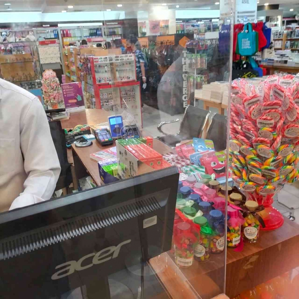 Ketika Toko Buku Gramedia Juga Berjualan Minuman Ketika Toko Buku Gramedia Juga Berjualan Minuman