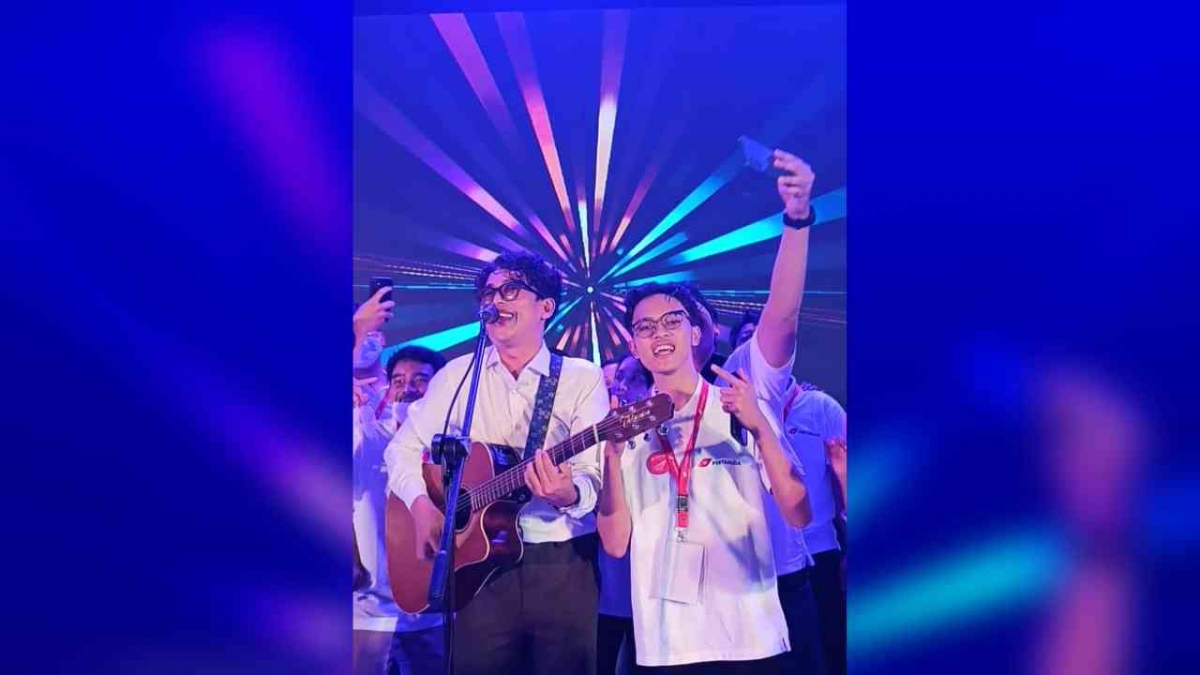Komposer Alfath Flemmo Nyanyi Bareng Budi Doremi di Acara Awarding Night Wiraudaha Pertamina Pertamuda 2022 Komposer Alfath Flemmo Nyanyi Bareng Budi Doremi di Acara Awarding Night Wiraudaha Pertamina Pertamuda 2022