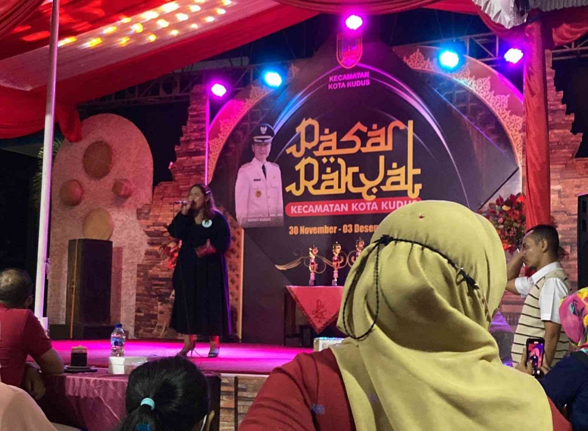 Mahasiswa Unnes Giat 3 Desa Langgardalem Ikut Serta Memeriahkan Pasar Rakyat di Kecamatan Kota Kudus Mahasiswa Unnes Giat 3 Desa Langgardalem Ikut Serta Memeriahkan Pasar Rakyat di Kecamatan Kota Kudus