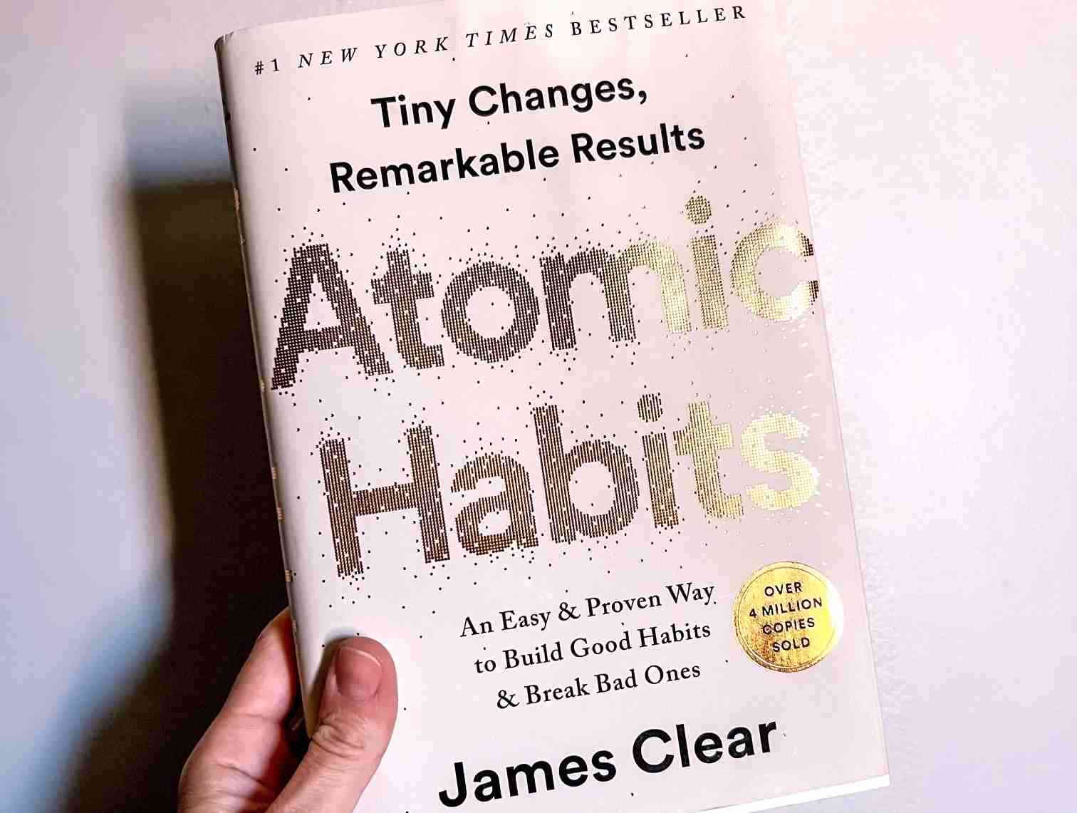 Review Buku Atomic Habits, Pengen Sukses Tapi Bertahan Dengan Kebiasaan ...