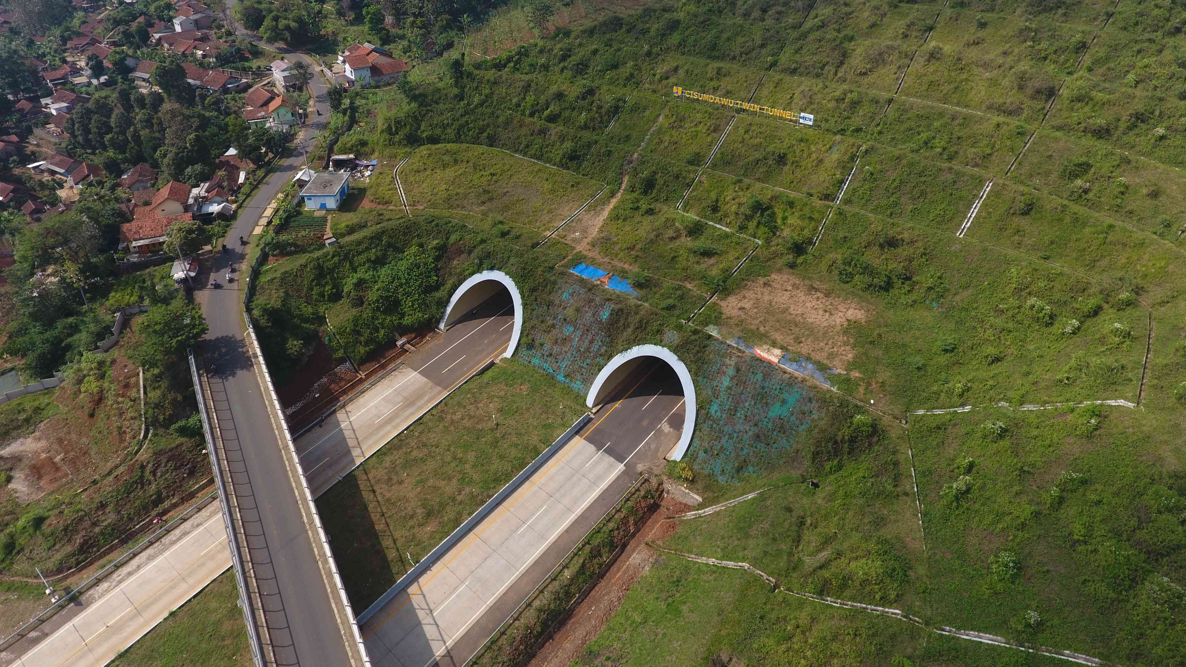 Unik Dan Pertama Di Indonesia, Menembus Terowongan Kembar Di Tol ...