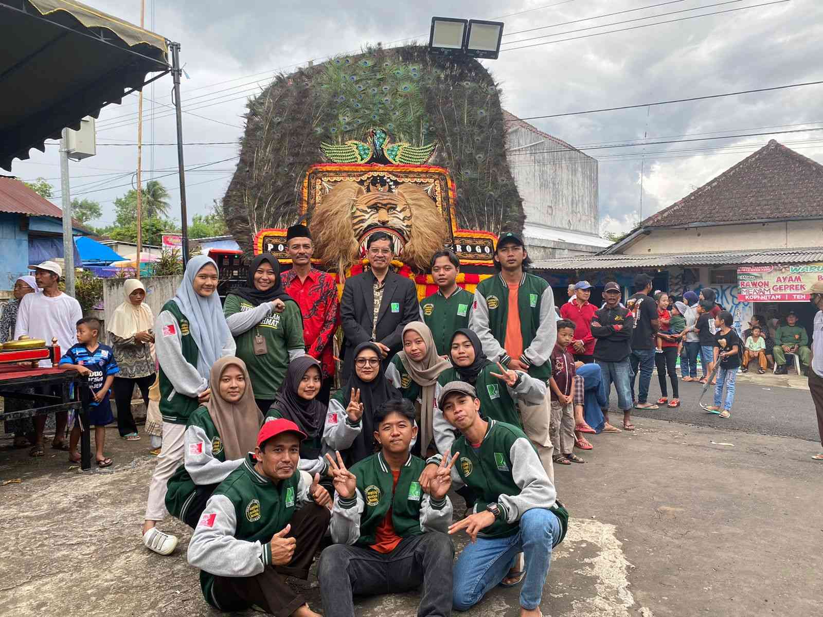 Melestarikan Budaya Kesenian, KKN-T D20 Unira Malang Mengadakan ...