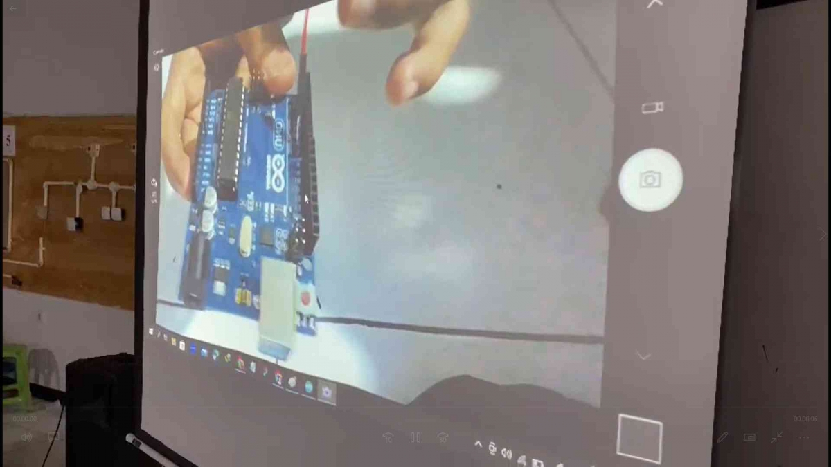 Sosialisasi Arduino Oleh Mahasiswa KKN SDGs Desa UPI di SMK An-Nur Ibun ...