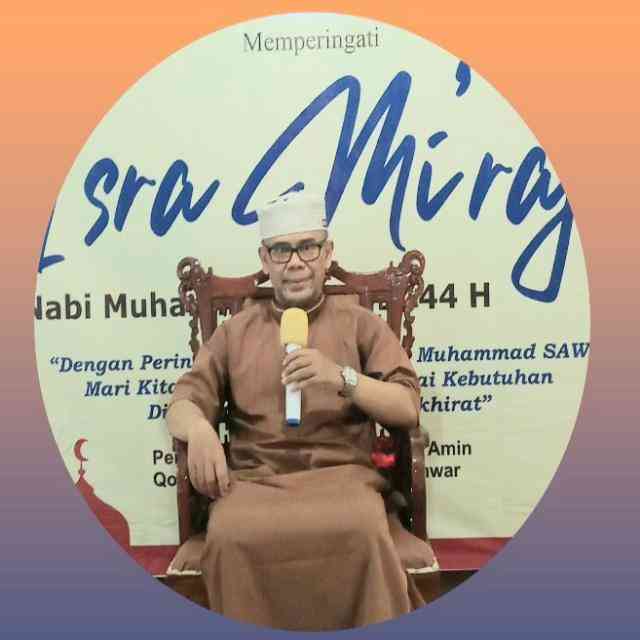 40 yoshli sochli ayollar bilan porno Qiz kiyimini yechdi