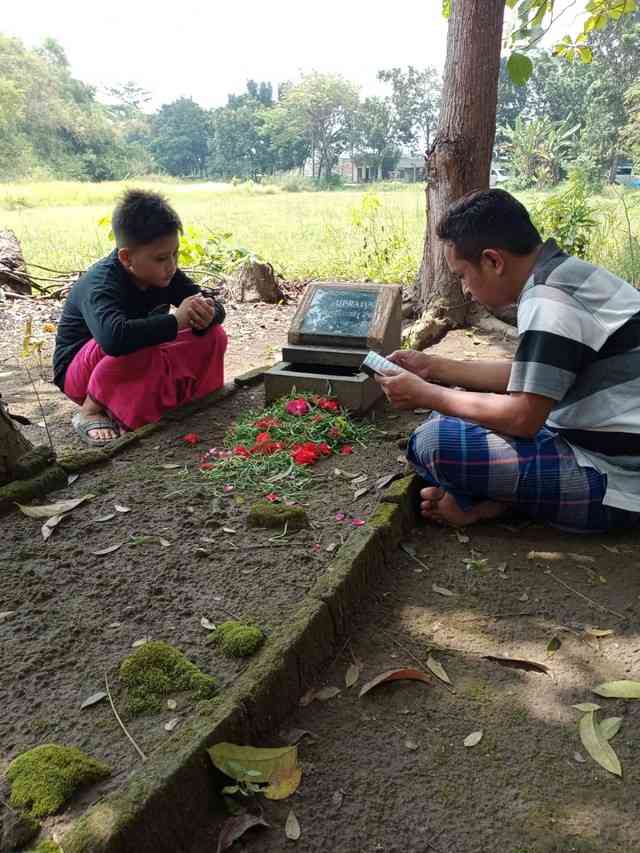 Nyekar, Budaya Luhur Tradisional Jawa Sebelum Bulan Ramadan Halaman 1 ...