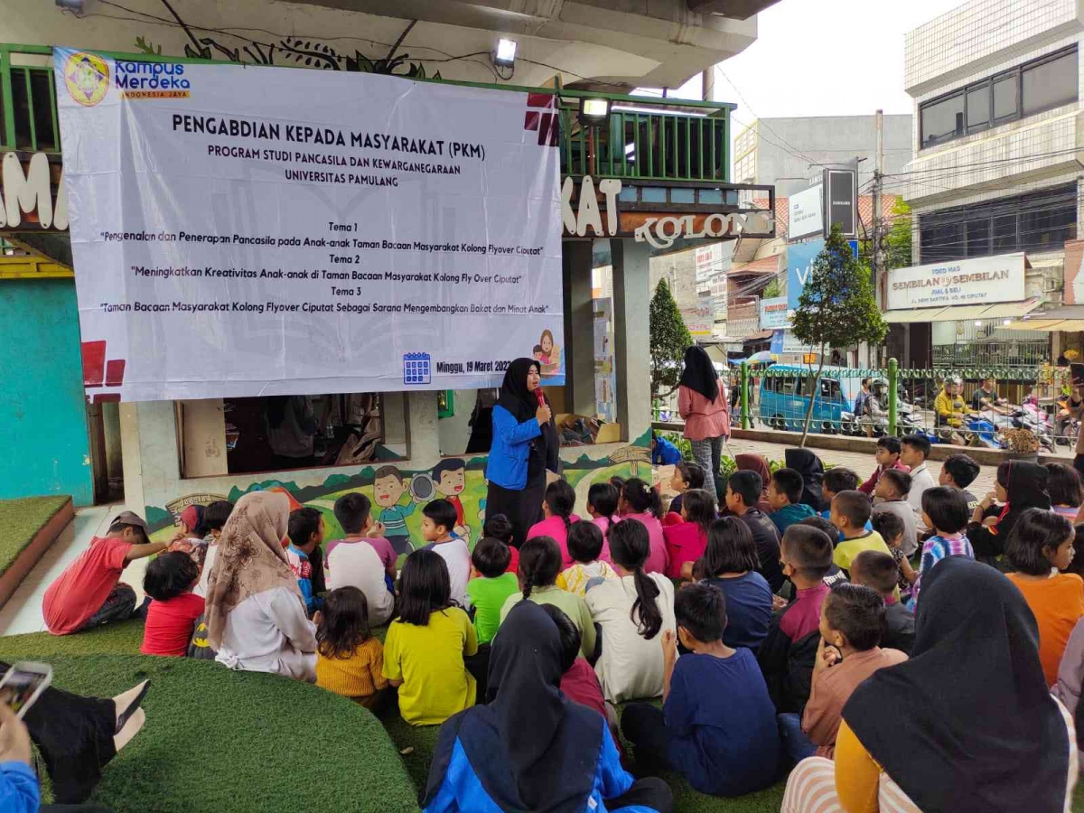 Taman Baca Masyarakat Kolong Fly Over Ciputat sebagai Sarana