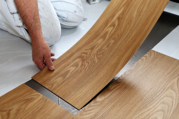 Kayu Laminasi: Solusi Cerdas untuk Hunian Estetik