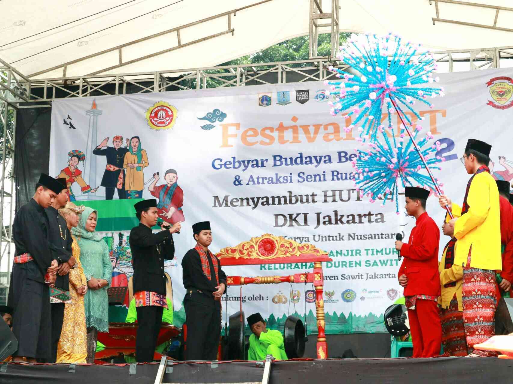 Pertunjukan Budaya Betawi Menyambut HUT DKI Jakarta Pada Festival BKT 2 ...