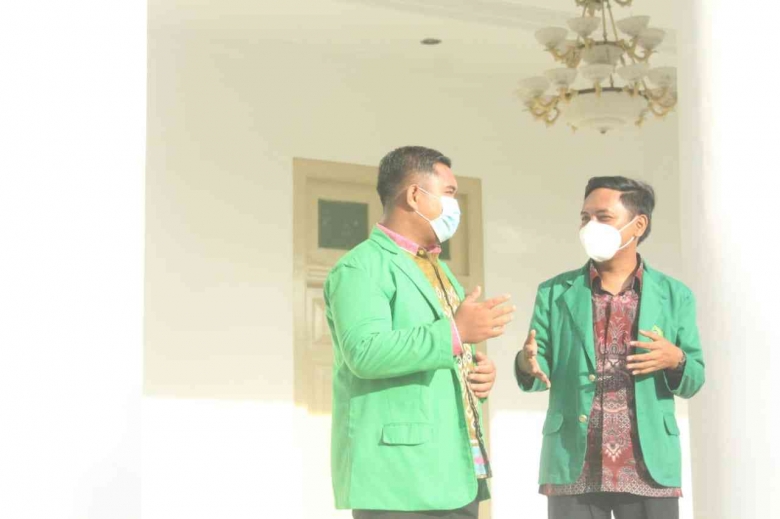 Mehmonxonada qoramagiz bilan ehtirosli jinsiy aloqa Svetlana Xodchenkova bilan jinsiy aloqa fotosuratlari