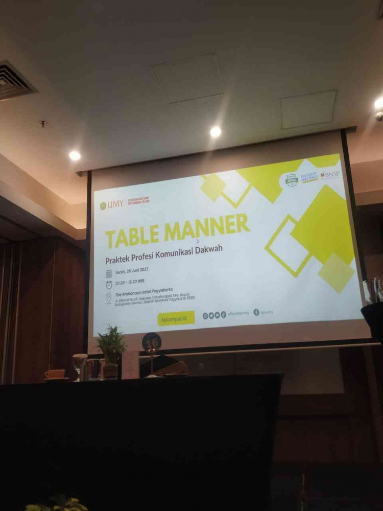Table Manner sebagai Wawasan untuk Mahasiswa KPI UMY dalam Persiapan ...