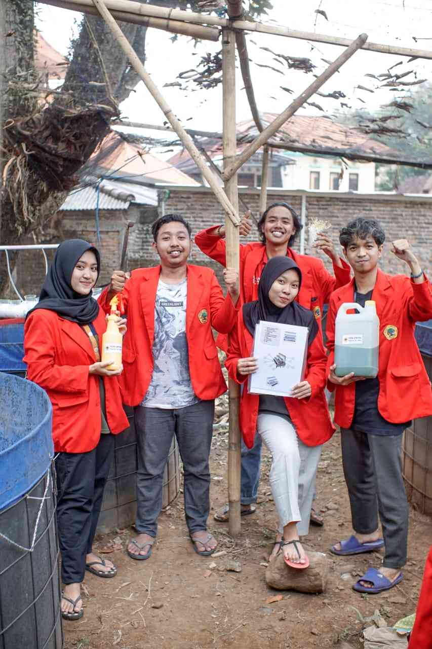 Mahasiswa KKN Untag Surabaya Mengembangan Metode Budidaya Kangkung ...