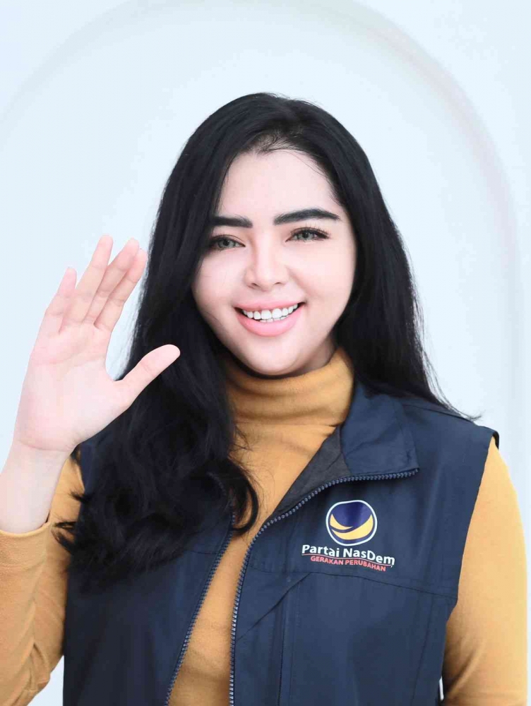 Tri Raudha Mentari: Seorang Pebisnis dan Politisi Muda yang Aktif dan ...