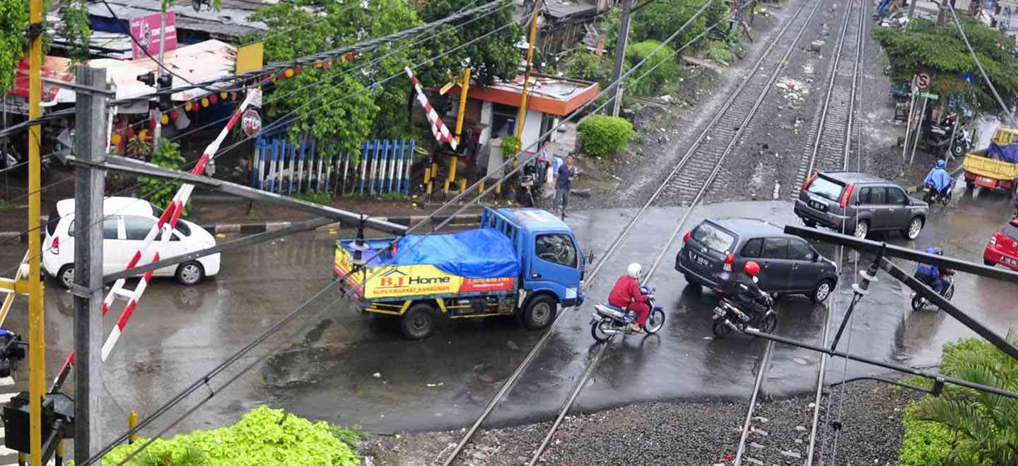 Jembatan Rel Kereta Api-Solusi Aman Terhadap Kecelakaan Halaman 1 ...