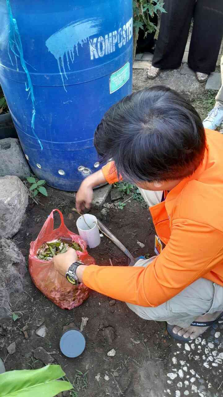 Pembuatan Lubang Resapan Biopori Di Lingkungan RW 09 Bausasran ...