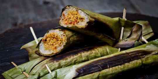 Gogoso, Lemper Isi Khas Makassar yang Dibungkus Daun Pisang dengan ...