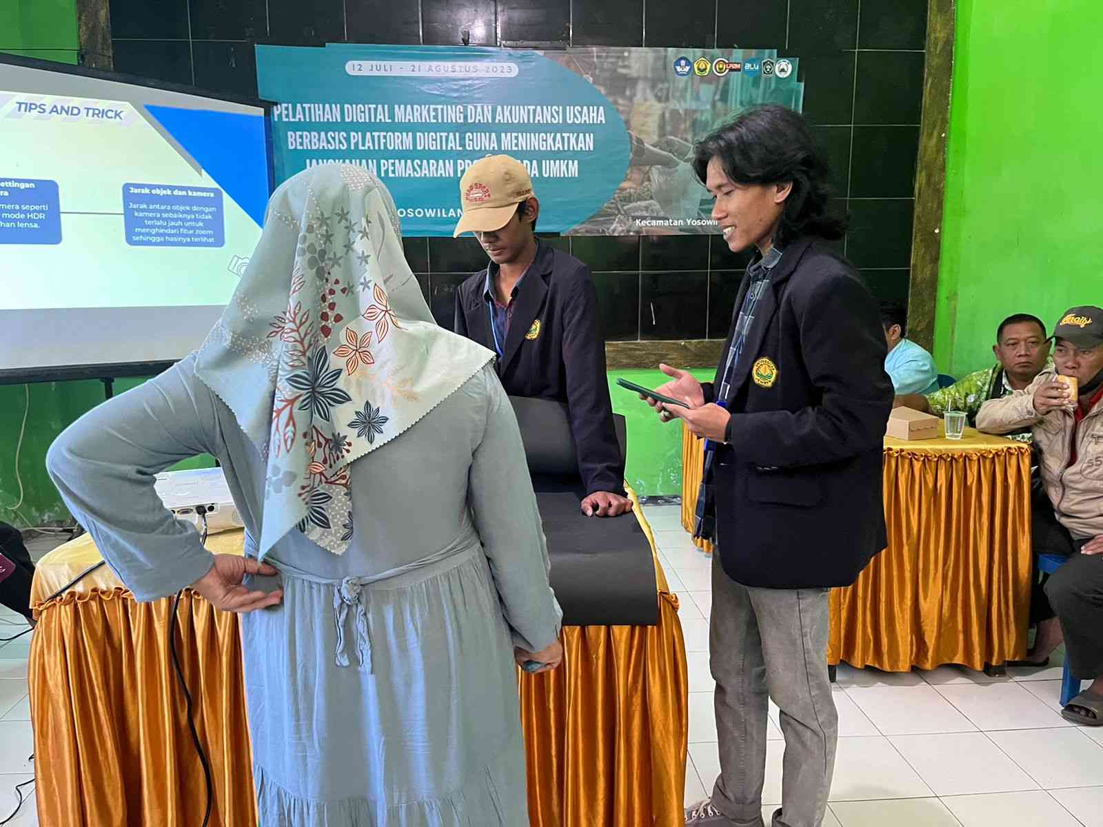 Mahasiswa KKN UMD UNEJ Kelompok 195 Memberi Pelatihan Foto Dan Video ...