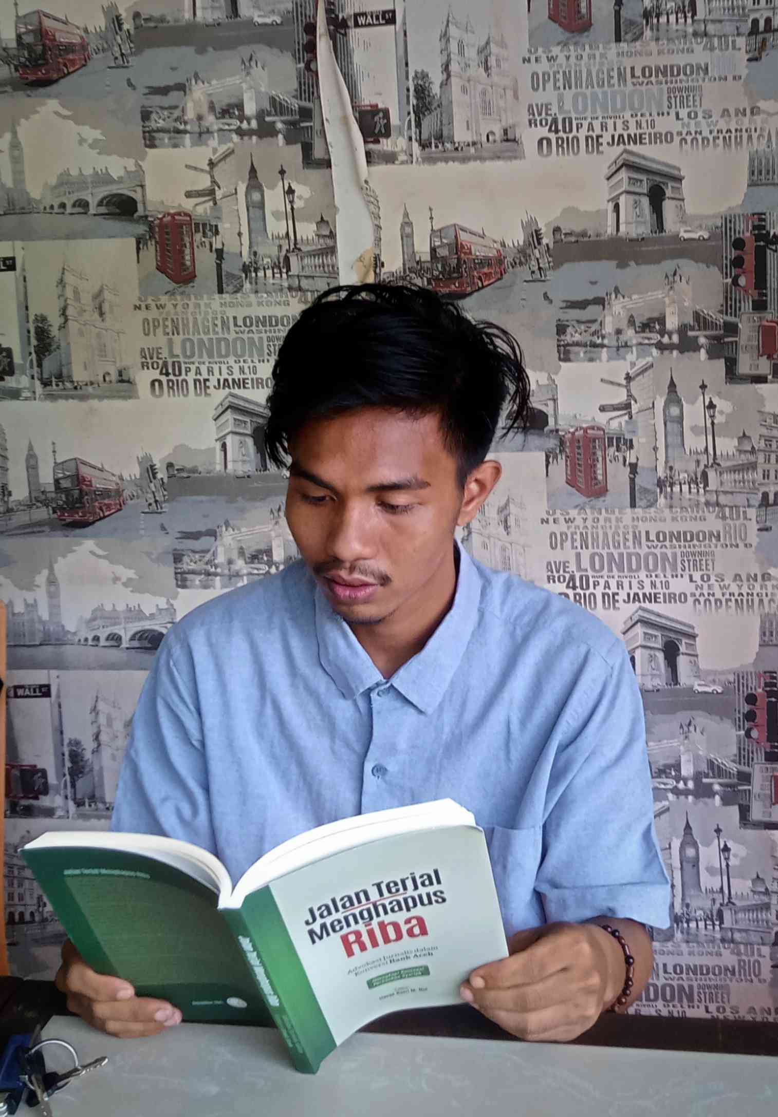 Resensi Dari Sebuah Buku "Jalan Terjal Menghapus Riba" Advokasi ...