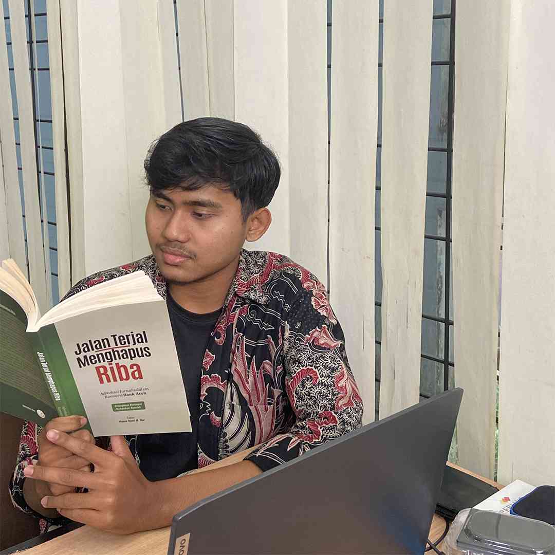 Resume Buku "Jalan Terjal Menghapus Riba: Advokasi Jurnalistik Dalam ...