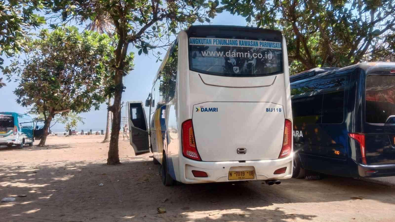 Antara Trayek Wisata Dan Umum, Tiket Bus DAMRI Malang-Pantai Selatan ...