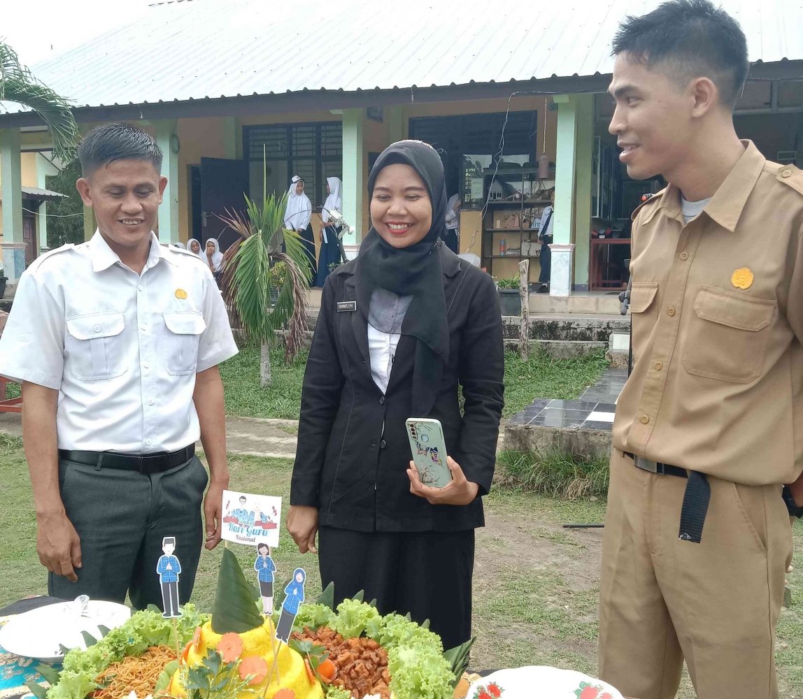 Hari Guru di Sekolah Hanya diRayakan untuk Wali Kelas dan Guru Kelas ... - Gght 656aec7cc57afb1c81507eD2 Hari Guru di Sekolah Hanya diRayakan untuk Wali Kelas dan Guru Kelas ... - Gght 656aec7cc57afb1c81507eD2