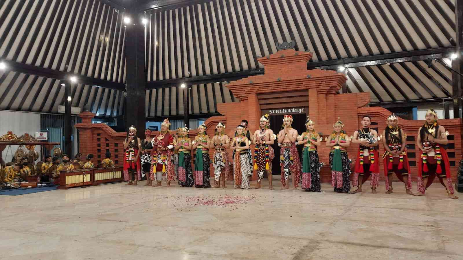 Voronejdagi toy liboslari konsignatsiya dokoni