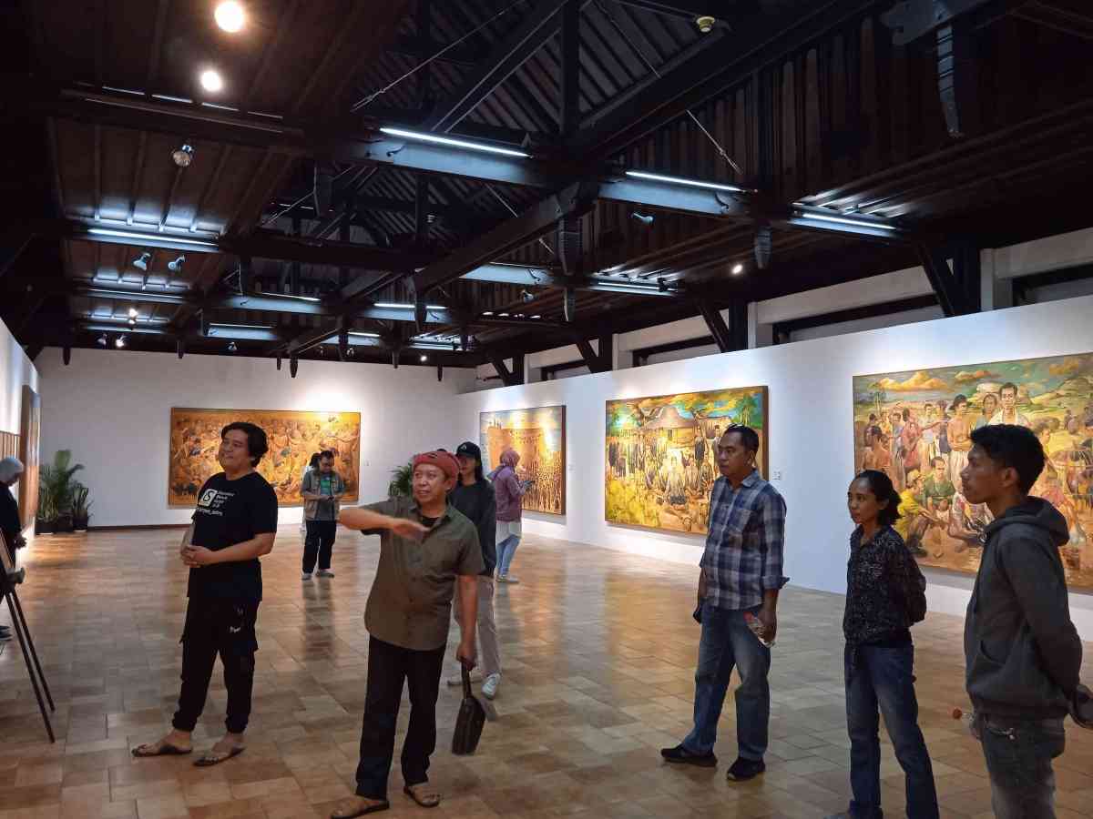 Menyingkap Faedah Nyangkruk Di Pameran Lukisan: Lebih Dari Sekadar ...