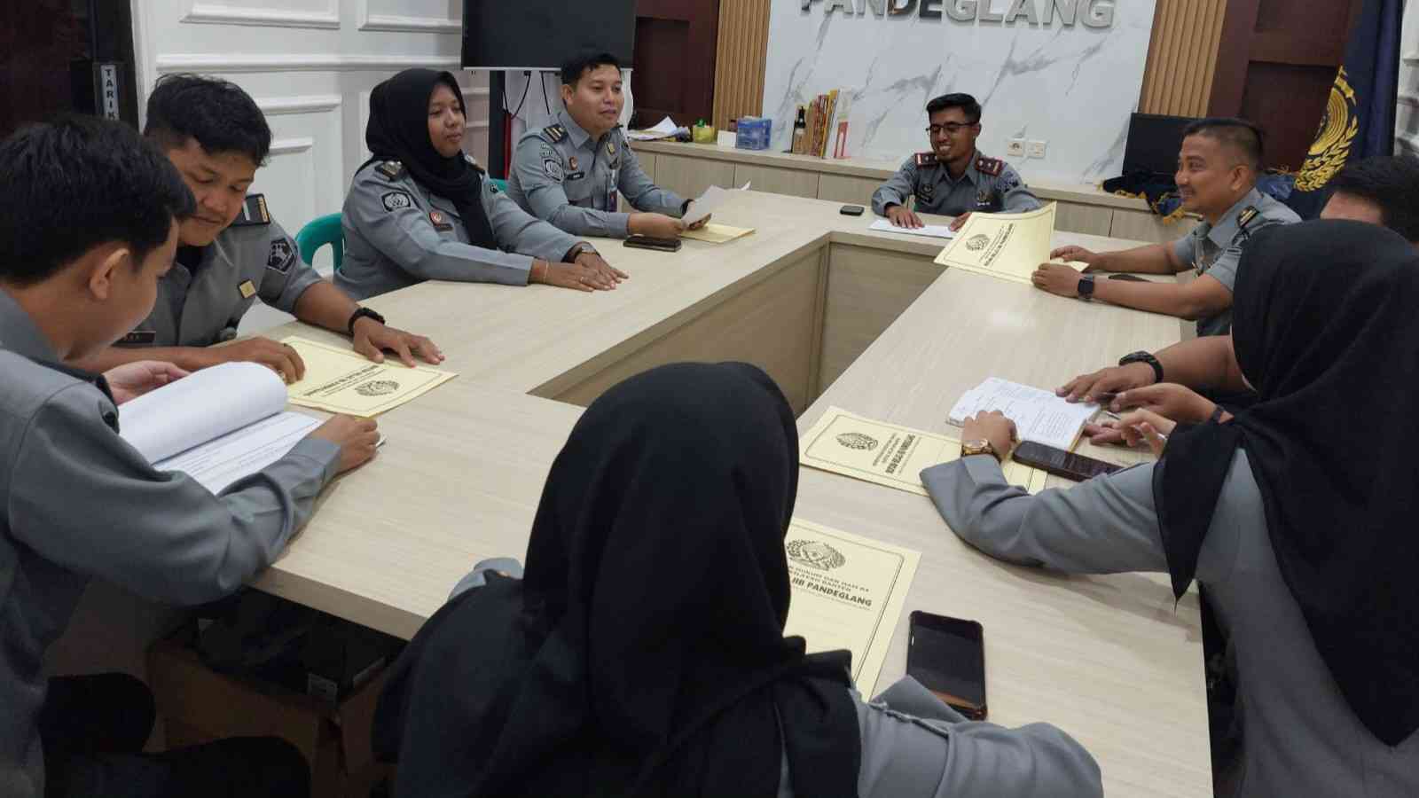 Pimpin Rapat Rencana Kerja, Karutan Sampaikan Hal Ini - Kompasiana.com