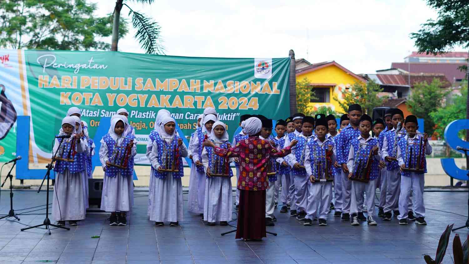 Musik Angklung Wujud Pelestarian Seni Budaya Dan Lingkungan ...