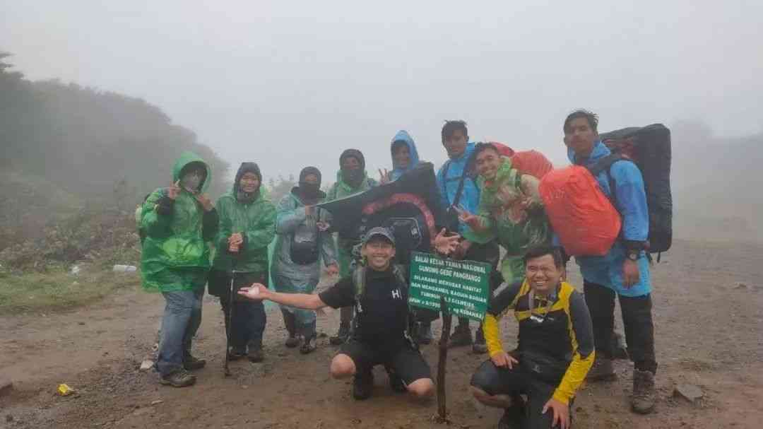 Muncak Gunung Gede: Muncak ke Gunung untuk Pertama Kalinya (Newbie) Part 1 ...