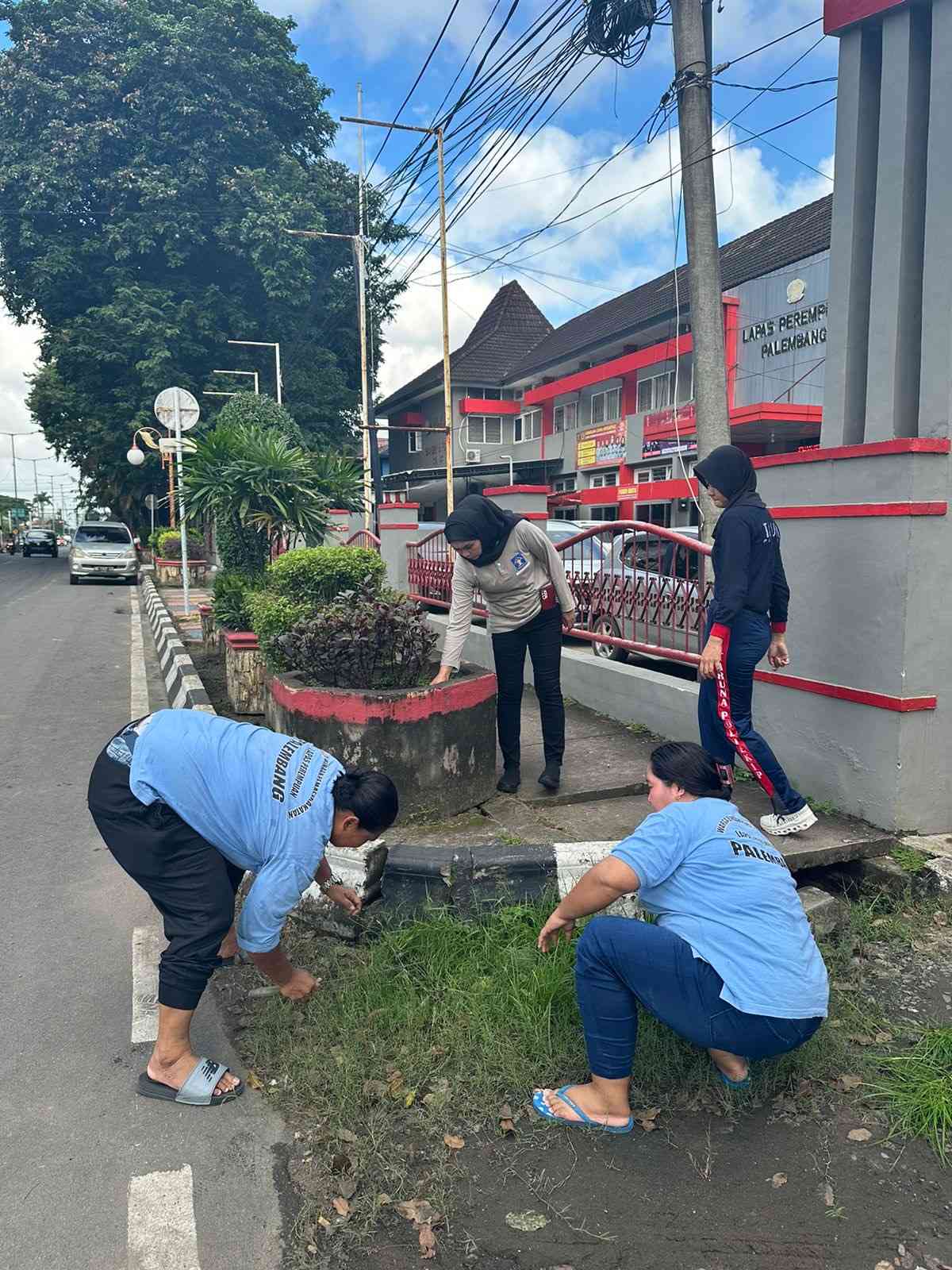 Pastikan Lingkungan Lapas Tetap Bersih, KA Kplp Lapas Perempuan ...