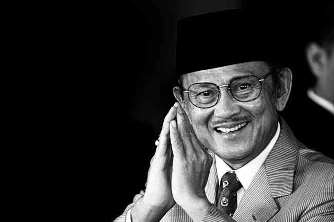 BJ Habibie: Peletak Reformasi, Kebijakan, Dan Program Mengawal Era Baru ...