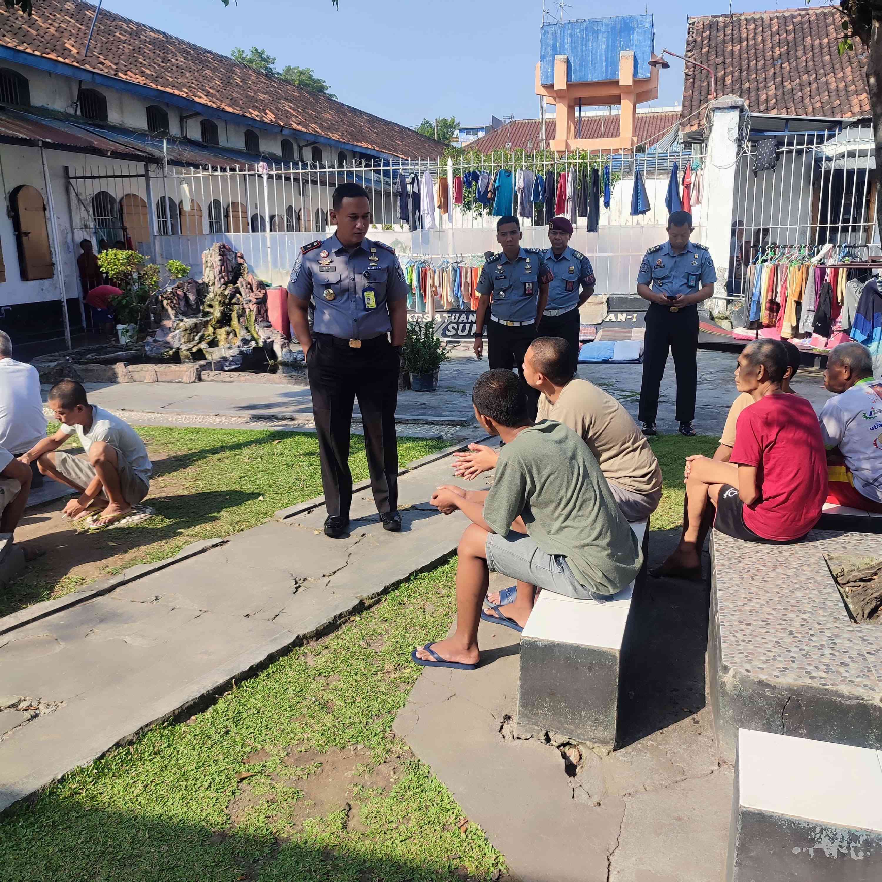 Cegah Gangguan Kamtib, Kepala Rutan Surakarta Kontrol Blok Hunian ...