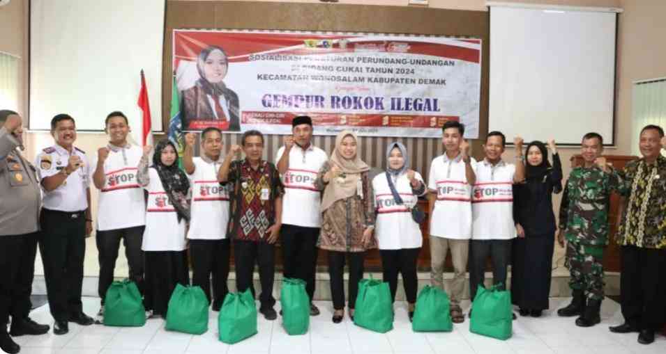 Minta Rokok Bupati Demak Minta Penjual Rokok Dapat Membedakan Antara Produk Resmi ...