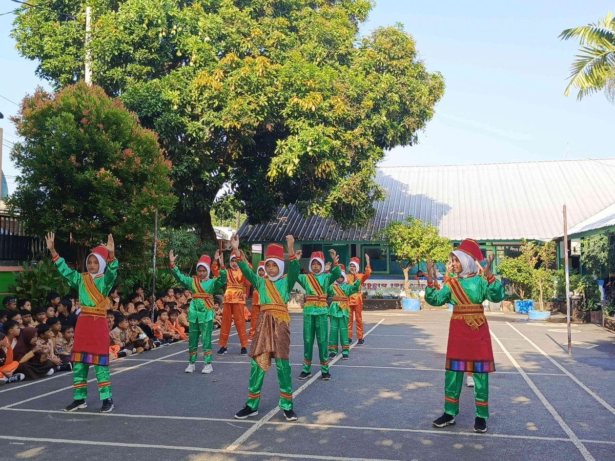 Tari Rudat Melestarikan Budaya Sasak Melalui Ekstrakurikuler Tari Rudat