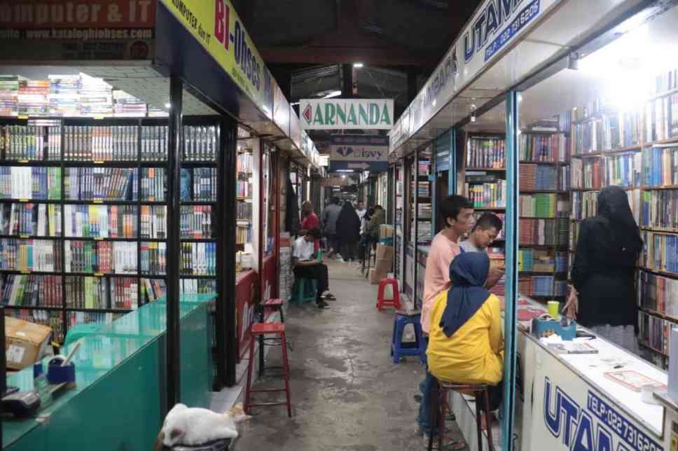 Lebih dari Sekedar Toko Buku, Pasar Buku Palasari Bandung Sebagai Ruang Interaksi dan Pertukaran Ide – Kompasiana.com – Kompasiana.com 