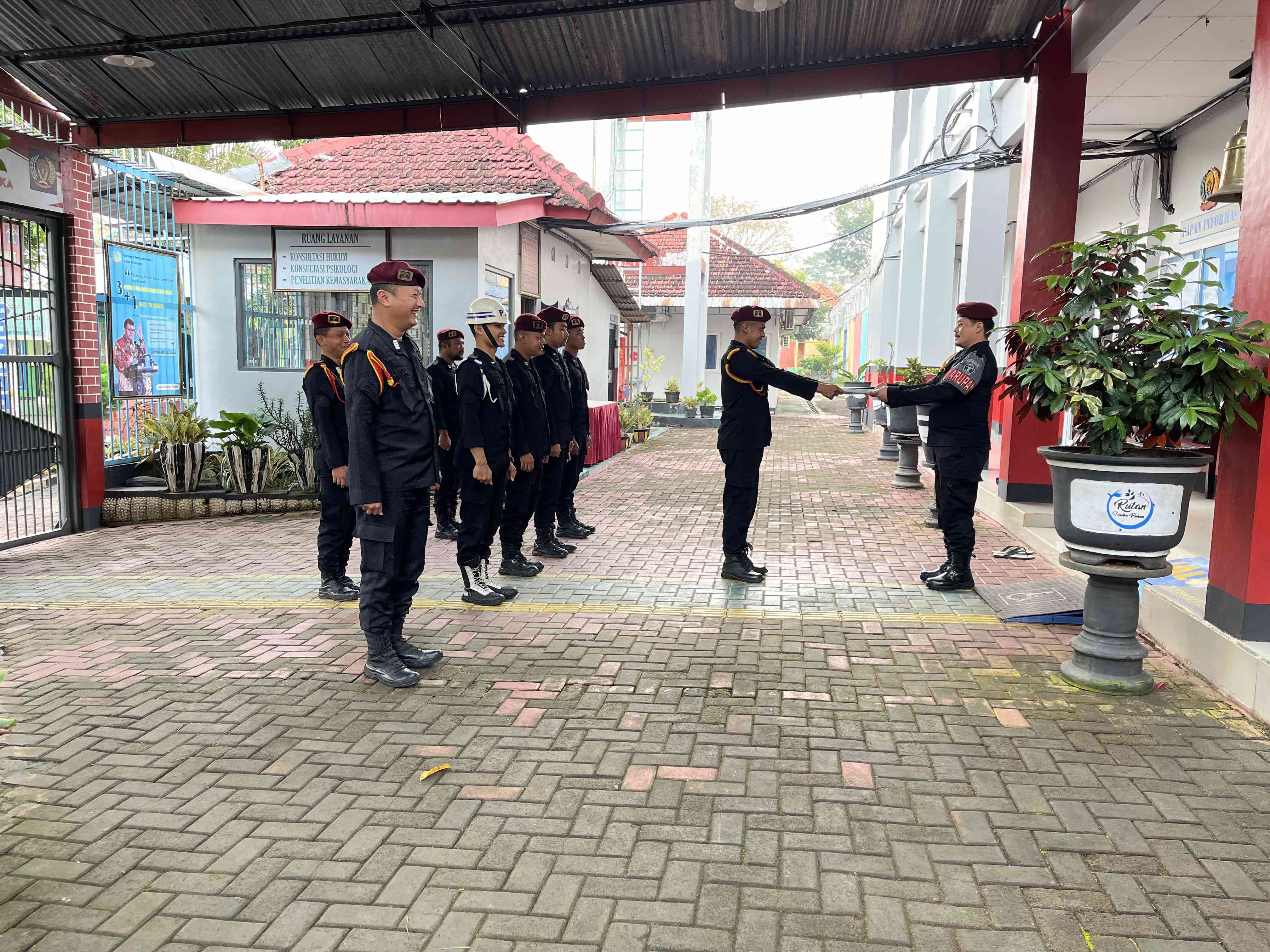 Regu Pengamanan Lapas Batang Lakukan Apel Serah Terima Tugas Pengamanan ...