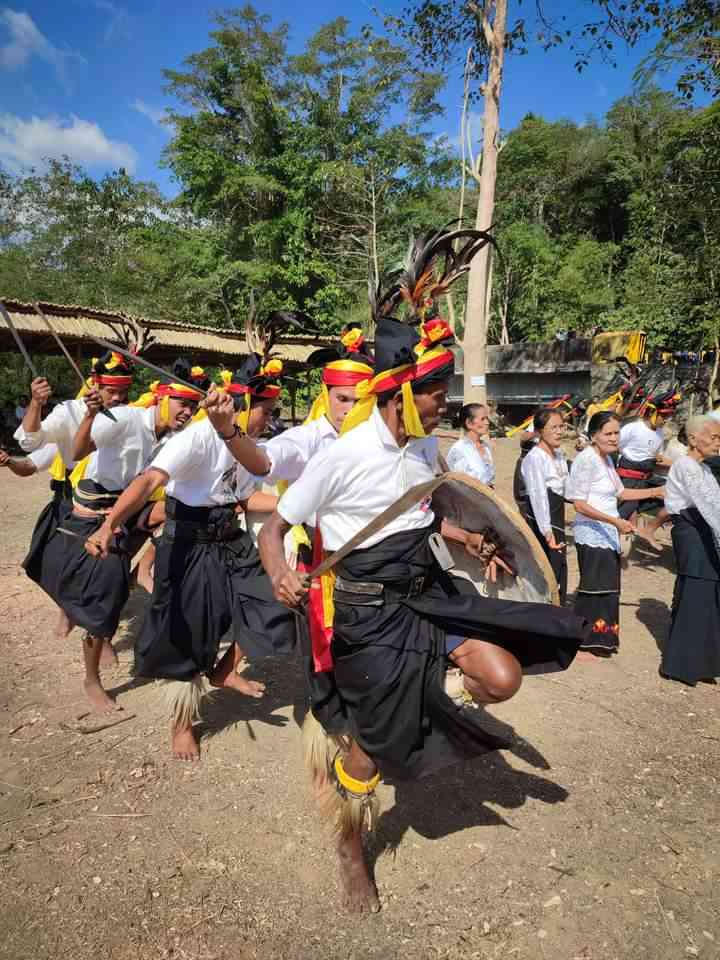 Kataga Examples Melestarikan Tari Kataga: Pesona Tarian Tradisional Sumba Tengah ...