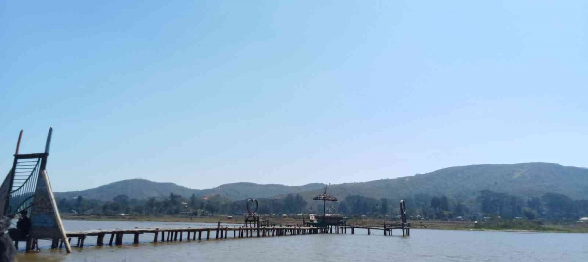 Seloi Menyusuri Danau di Perbatasan Seloi Craic dan Seloi Malere, Pesona ...