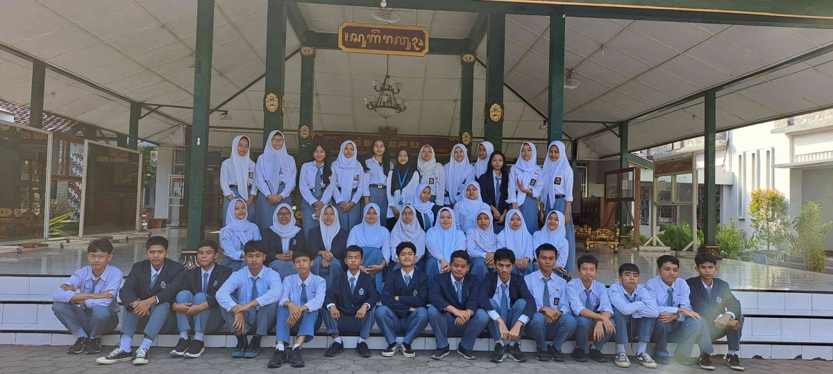 Api Rafia Sitpur Meningkatkan Kerja Sama melalui Permainan Estafet Bola Rafia, Menyusun ...